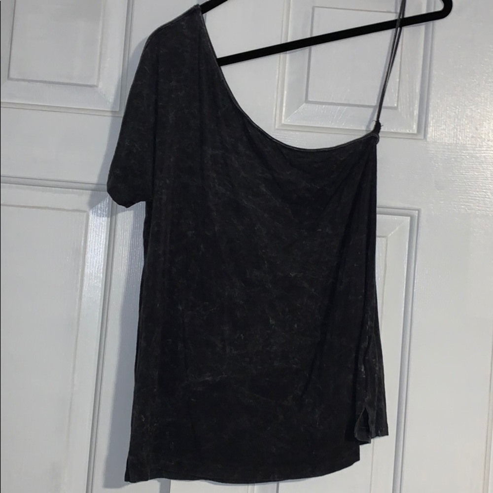 Acid wash one shoulder tee
